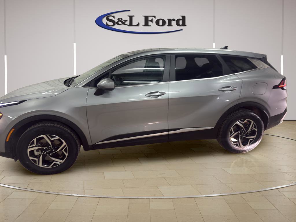 Used 2025 Kia Sportage LX image 3