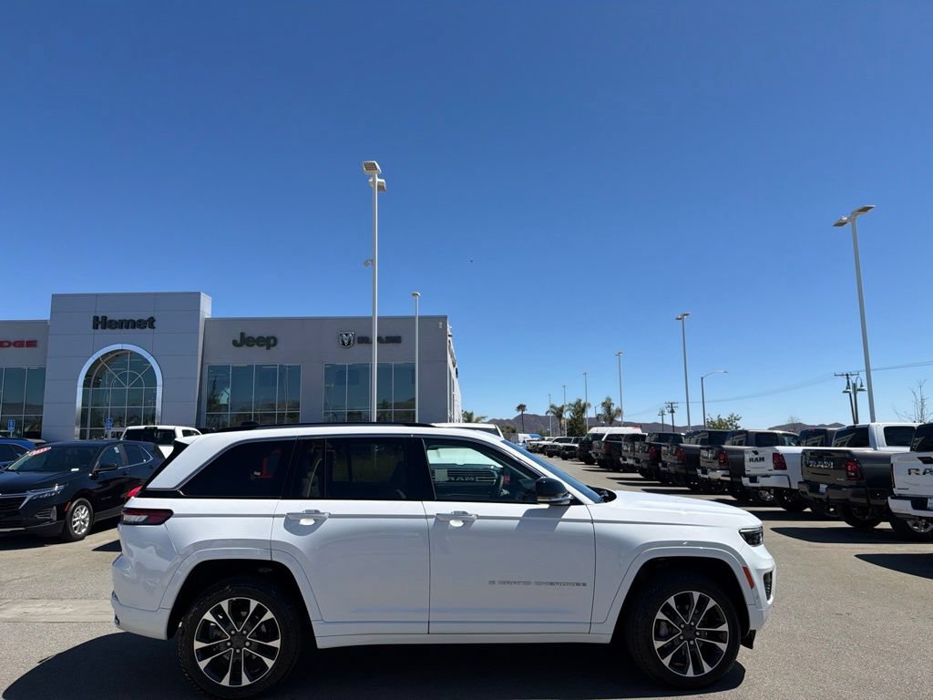 Used 2023 Jeep Grand Cherokee Overland AWD/4WD image 9