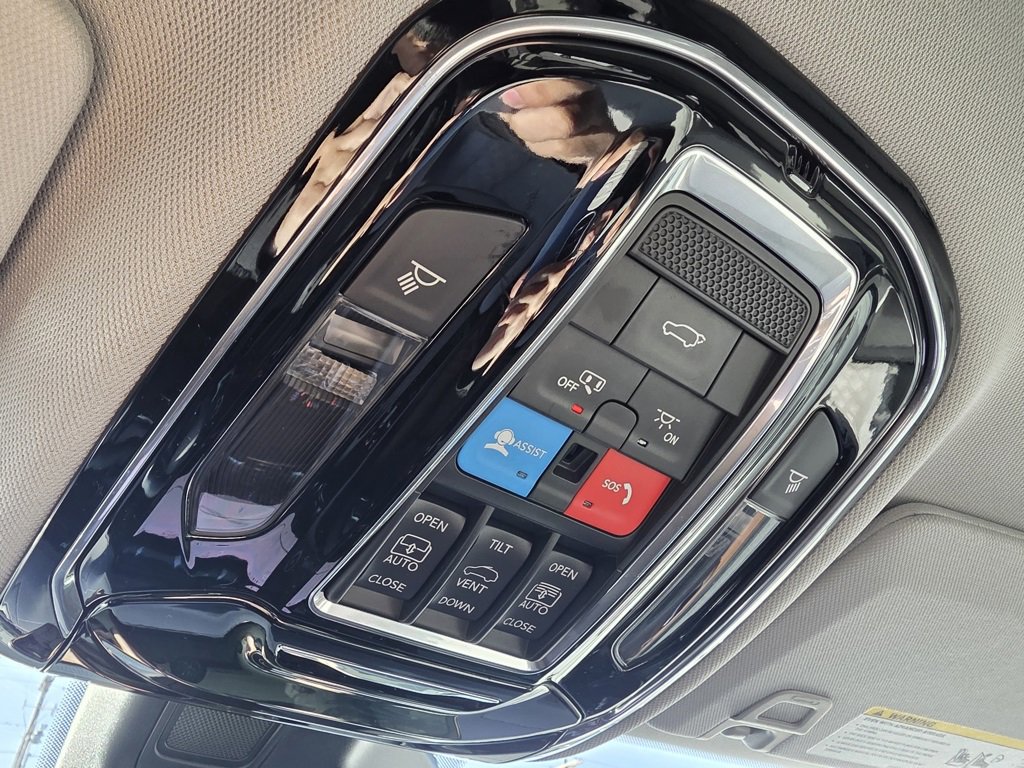 Used 2022 Jeep Grand Cherokee Summit w/ Advanced Protech Group IV image 21