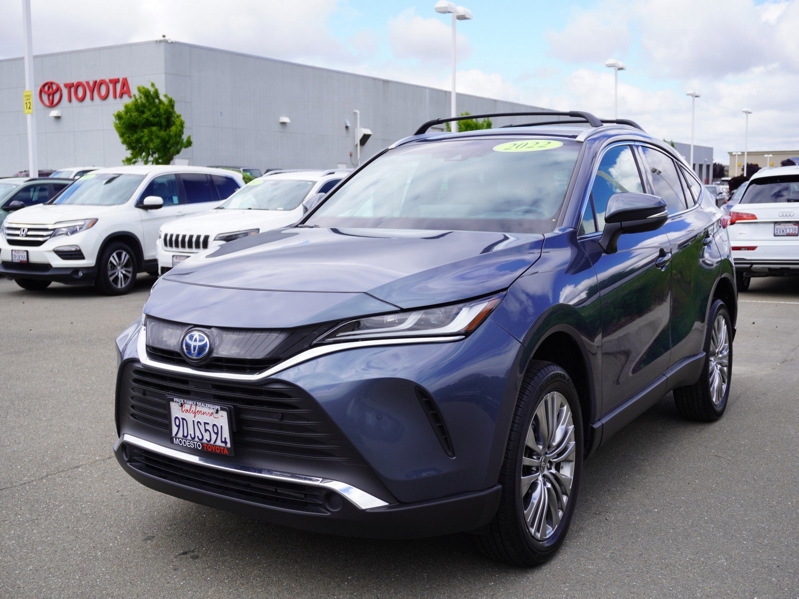 Used 2022 Toyota Venza XLE AWD/4WD image 7