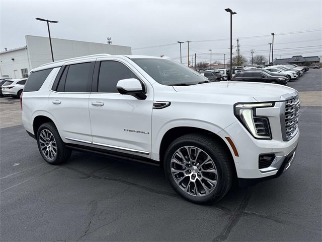 Used 2025 GMC Yukon Denali w/ Sun & Power Step Package image 6