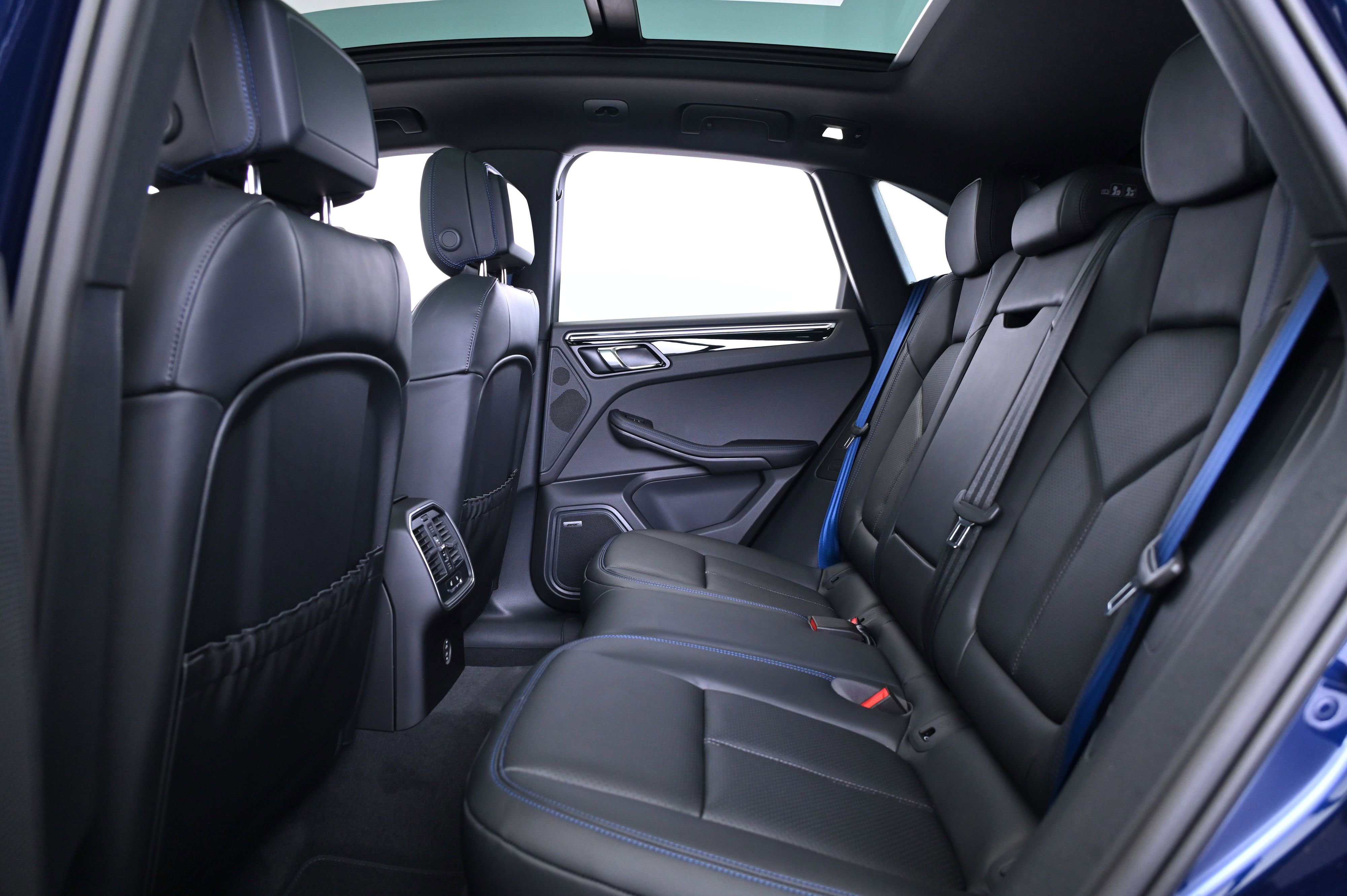 Certified 2025 Porsche Macan image 31