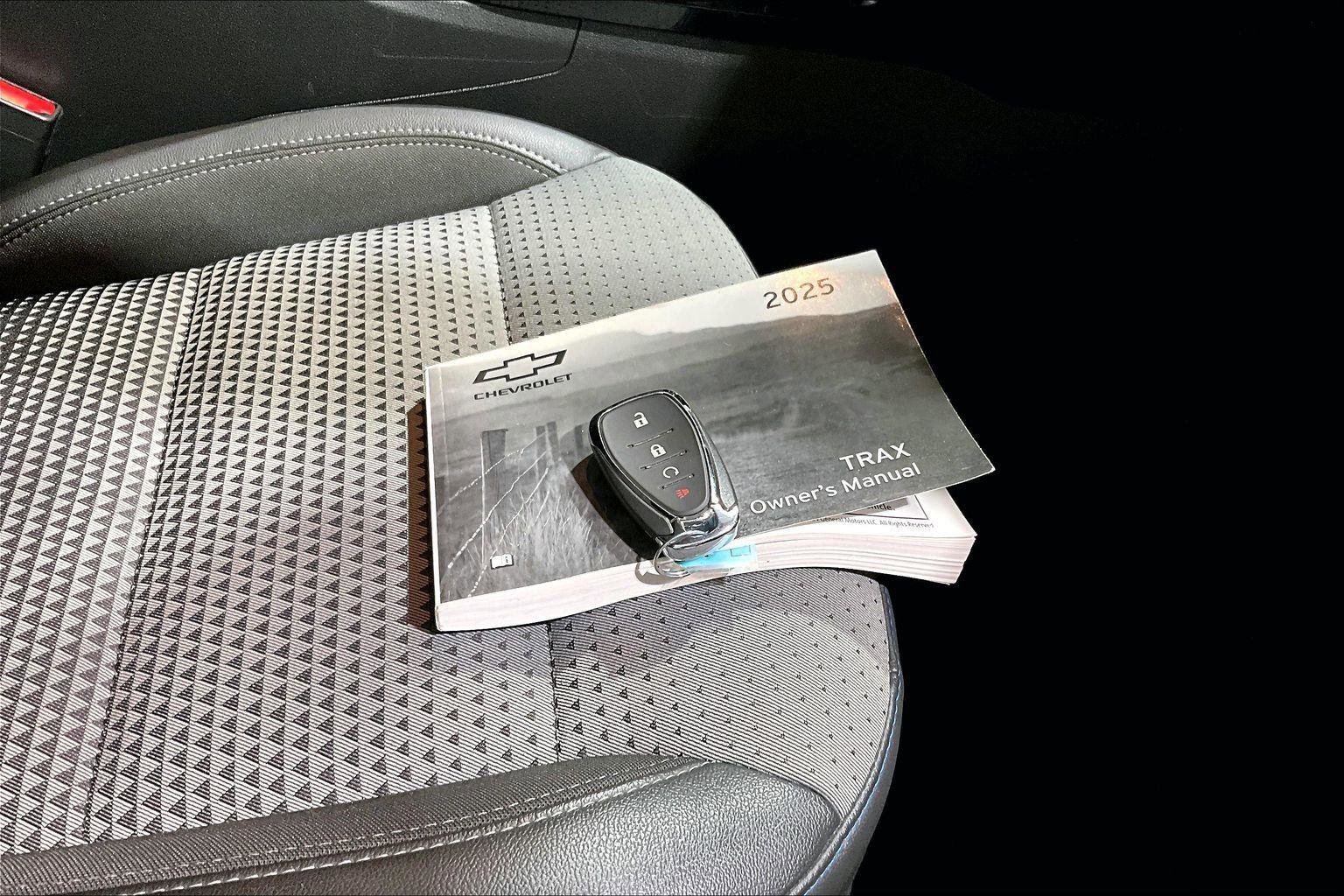 Used 2025 Chevrolet Trax LT image 12