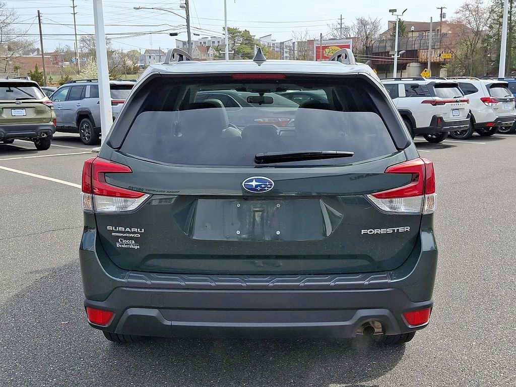 Used 2022 Subaru Forester Premium image 8