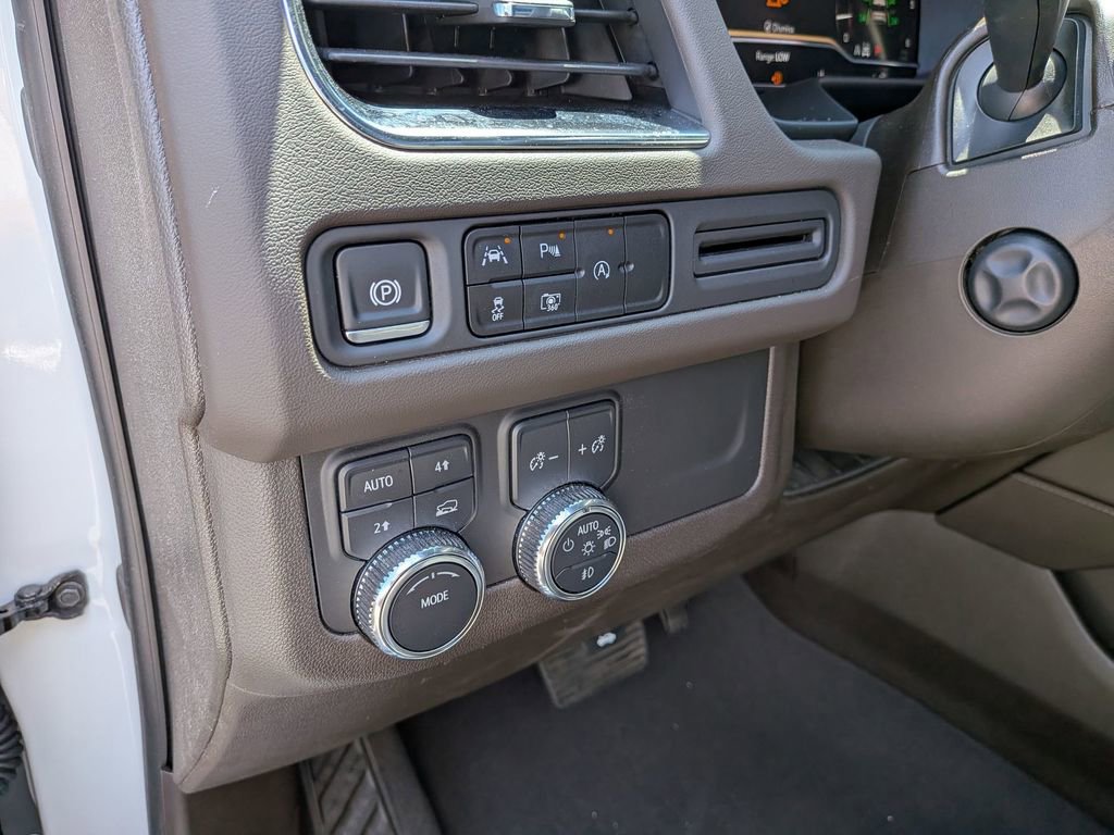 Certified 2024 GMC Yukon SLT w/ SLT Luxury Package AWD/4WD image 12
