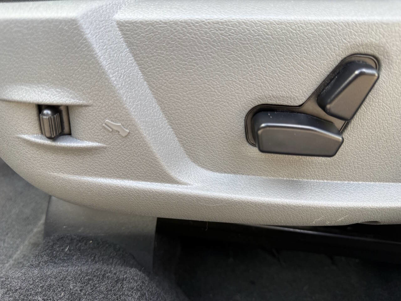 Used 2005 Chrysler 300 Touring RWD image 13