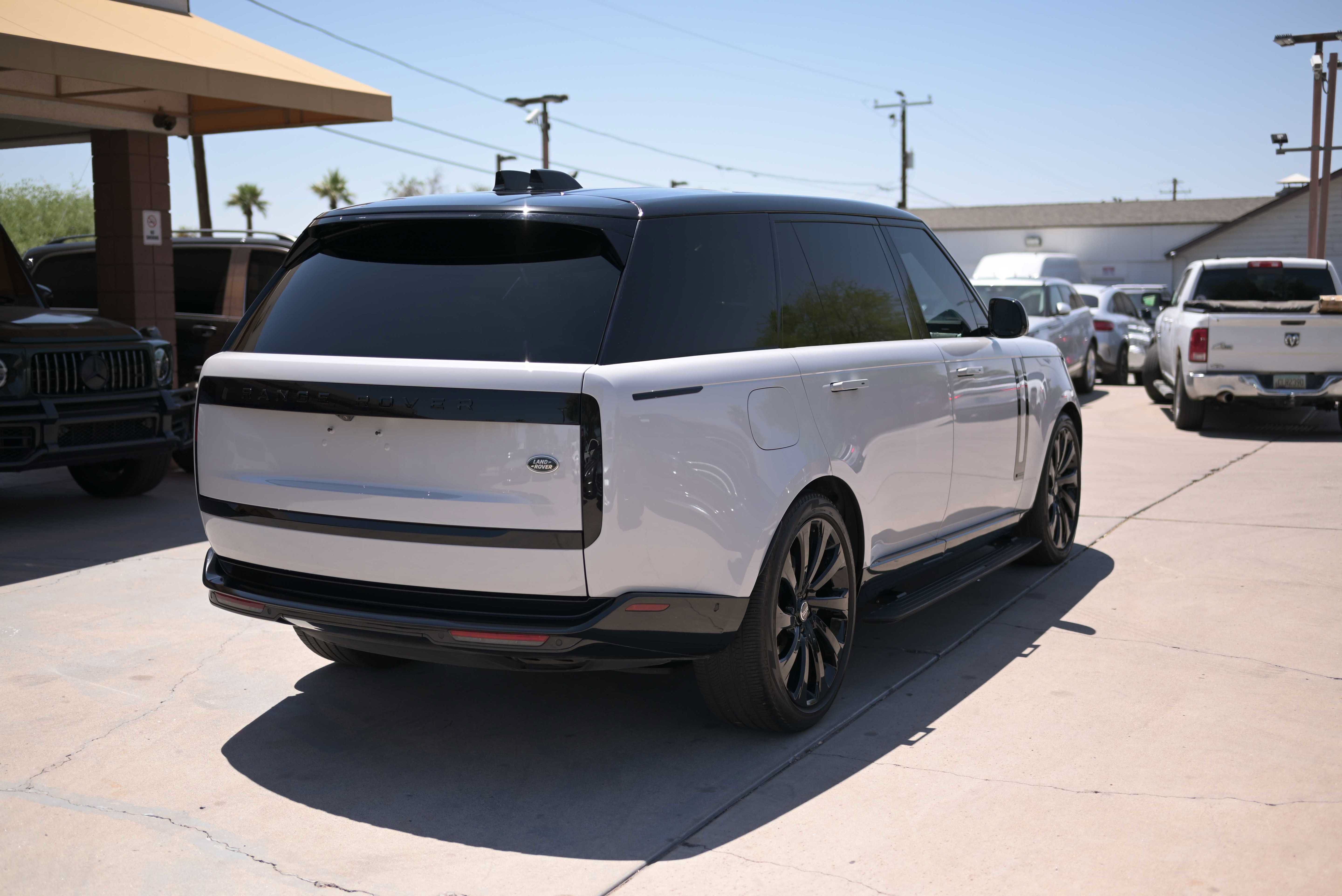 Used 2023 Land Rover Range Rover Long Wheelbase Autobiography AWD/4WD image 4