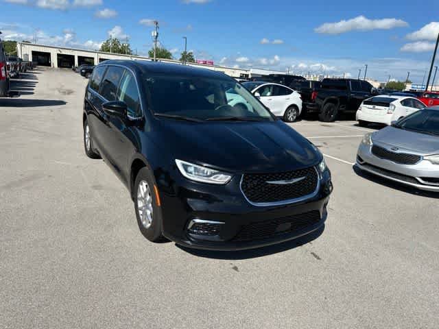 Certified 2024 Chrysler Pacifica Touring-L FWD image 24