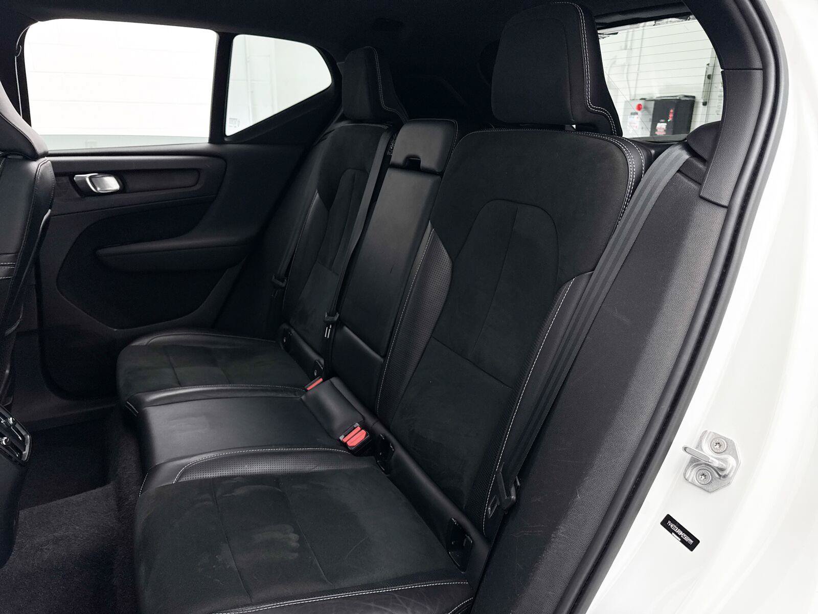 Used 2021 Volvo XC40 P8 Recharge w/ Advanced Package AWD/4WD image 28