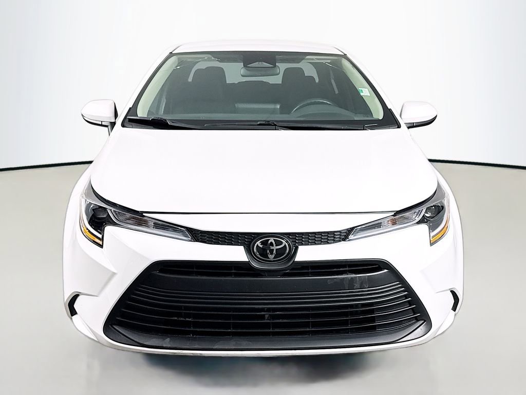 Used 2025 Toyota Corolla LE FWD image 2