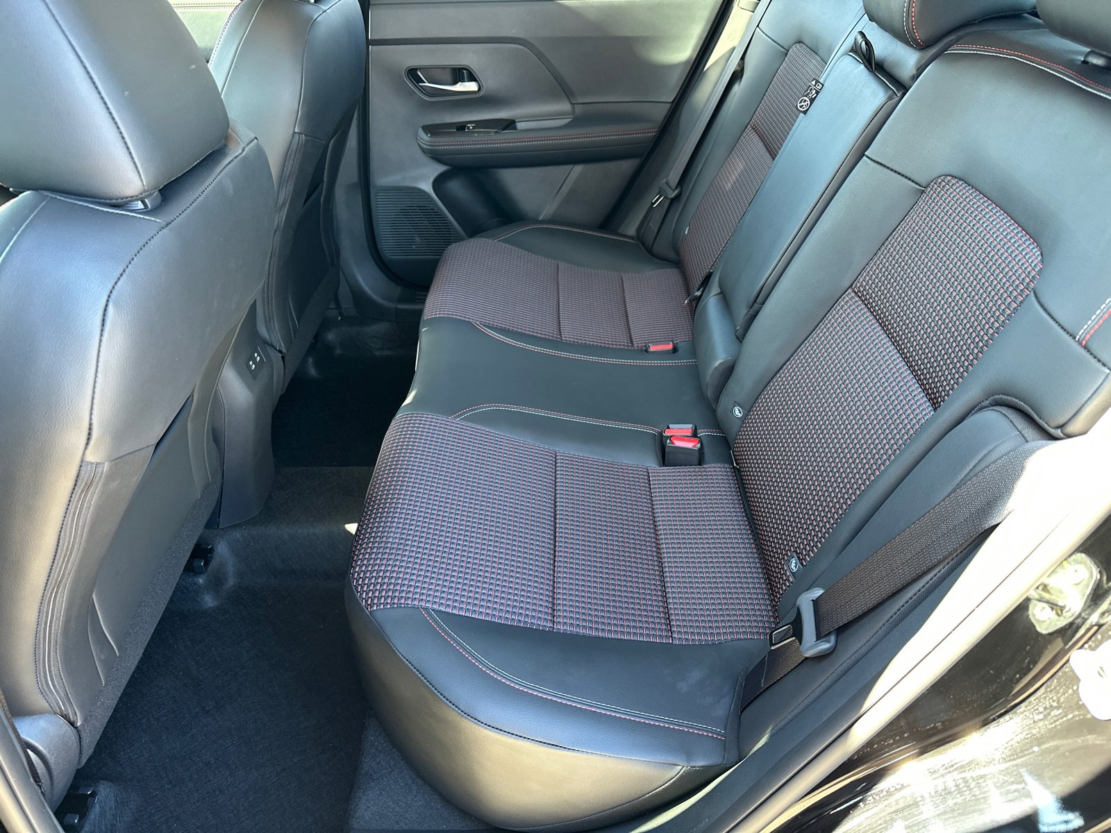 Used 2025 Nissan Kicks SR image 20