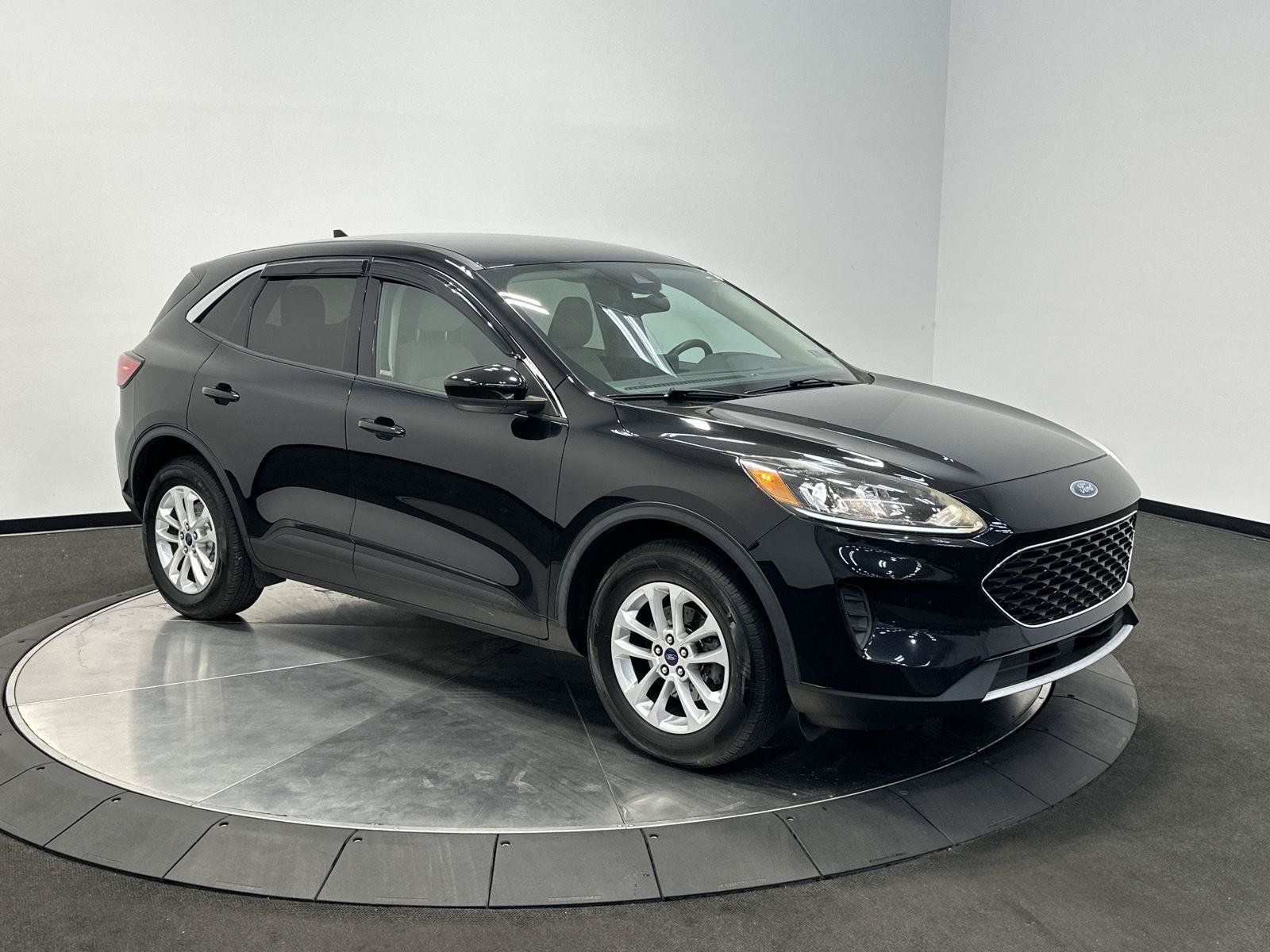Used 2020 Ford Escape SE AWD/4WD image 2