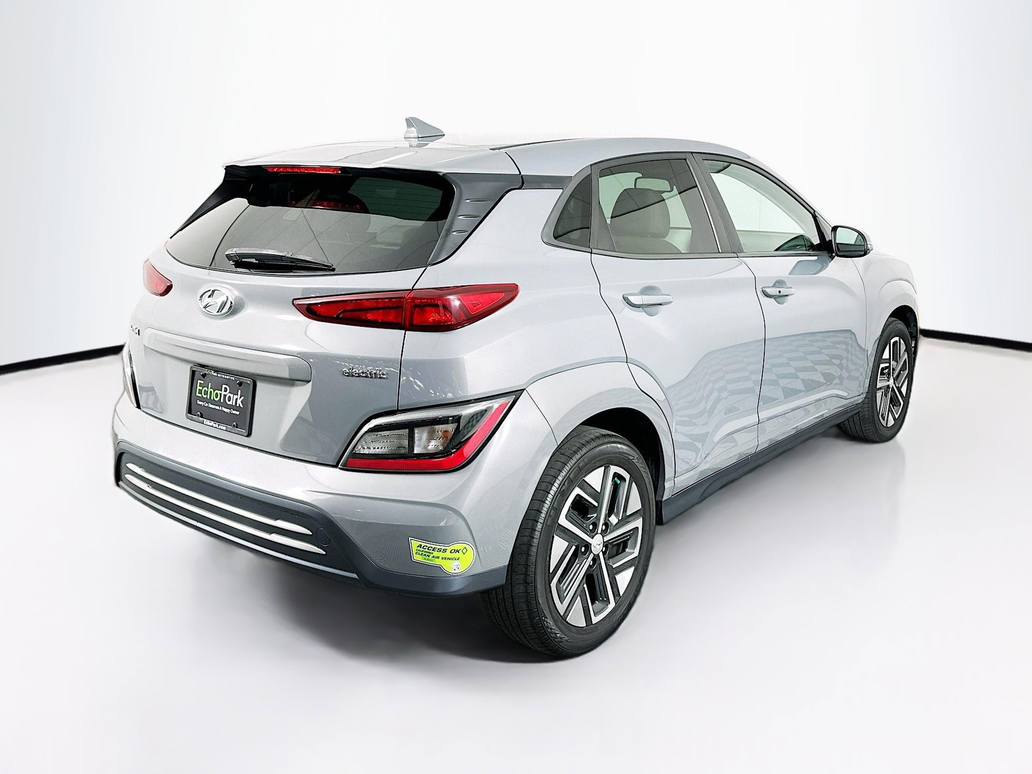 Used 2023 Hyundai Kona SE w/ Cargo Package image 9
