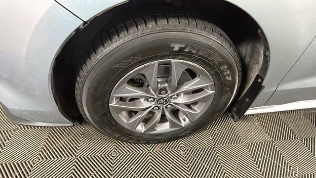 Used 2021 Toyota Sienna XLE FWD image 10