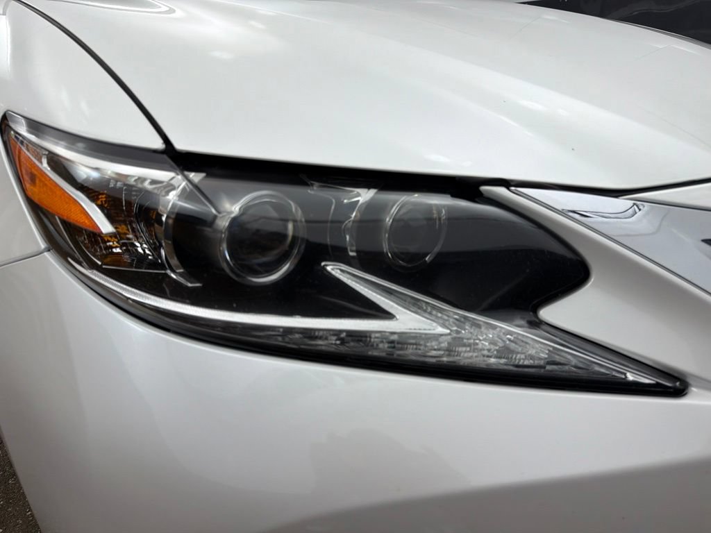Used 2016 Lexus ES 350 w/ Luxury Package w/Wood Trim FWD image 31