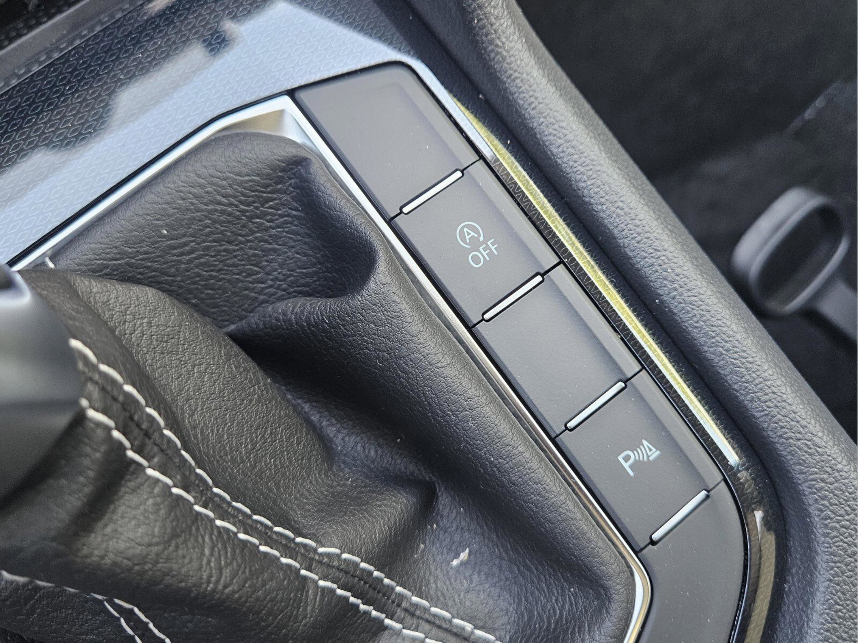 New 2025 Volkswagen Taos SE image 25