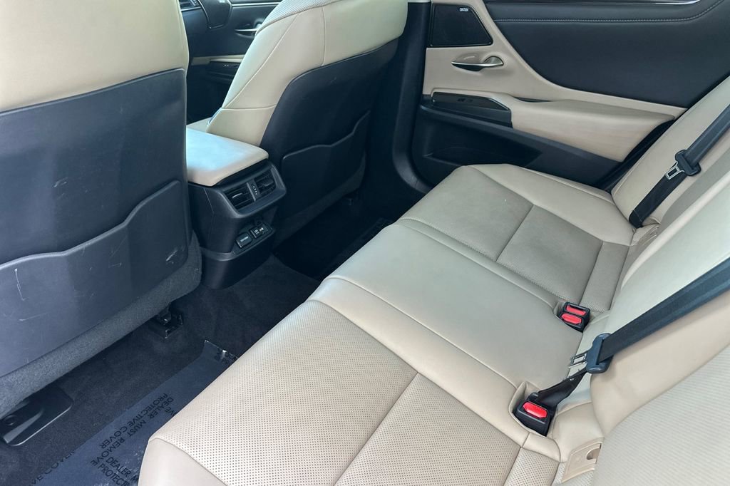 Certified 2020 Lexus ES 300h w/ Premium Package image 12