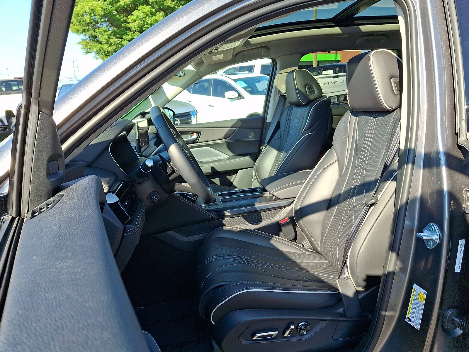Certified 2026 Acura MDX w/ Advance Package AWD/4WD image 14