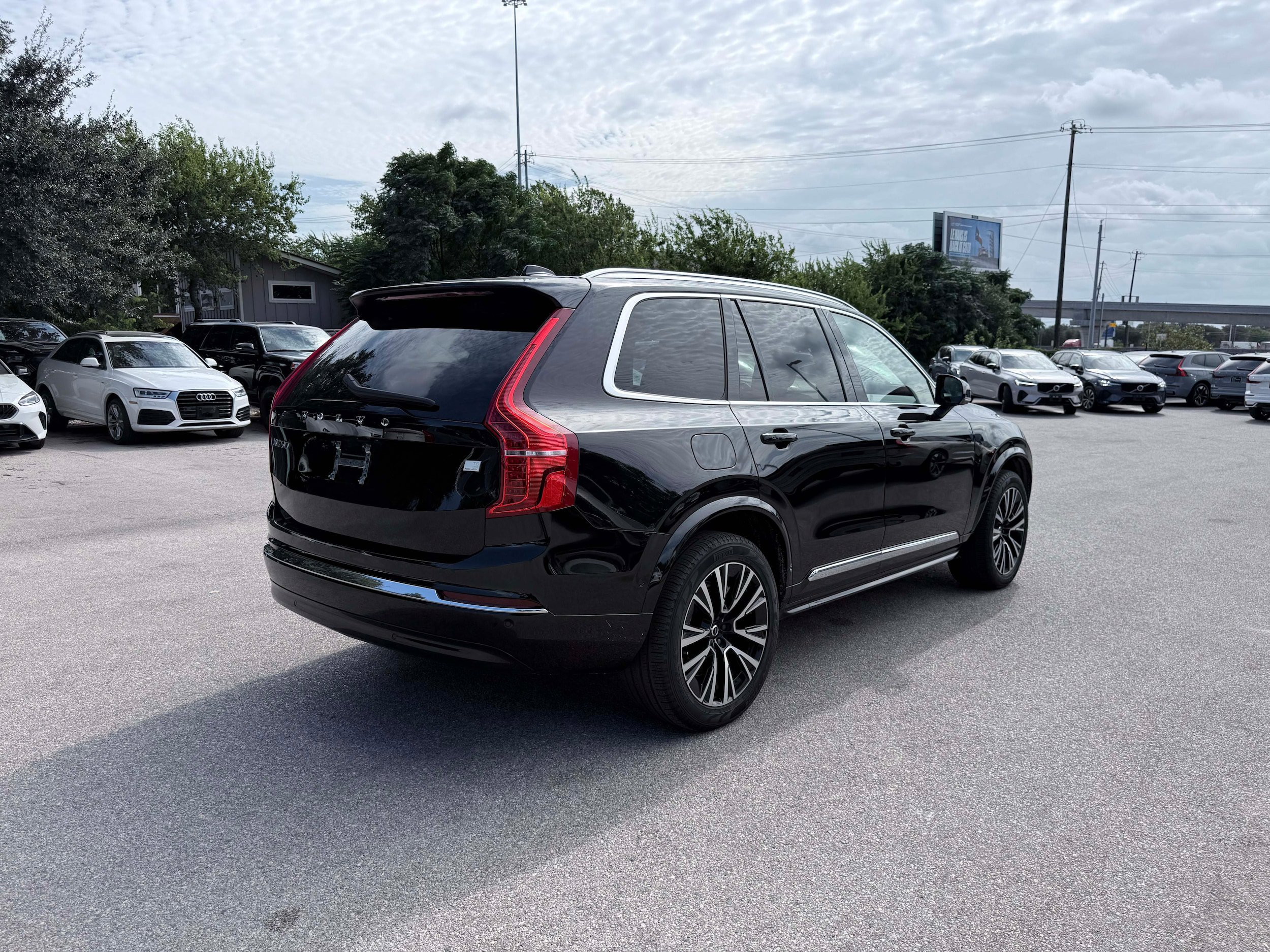 Certified 2023 Volvo XC90 T8 Plus AWD/4WD image 6