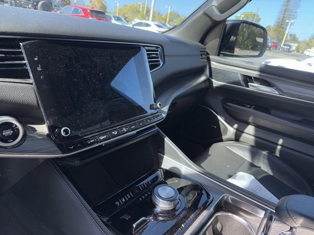 Used 2024 Jeep Wagoneer L Series II w/ Flexible Seating Group image 11