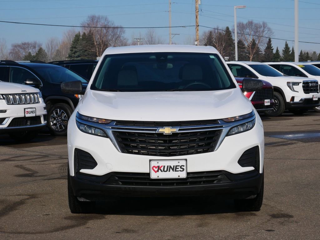 Used 2023 Chevrolet Equinox LS w/ LS Convenience Package AWD/4WD image 2