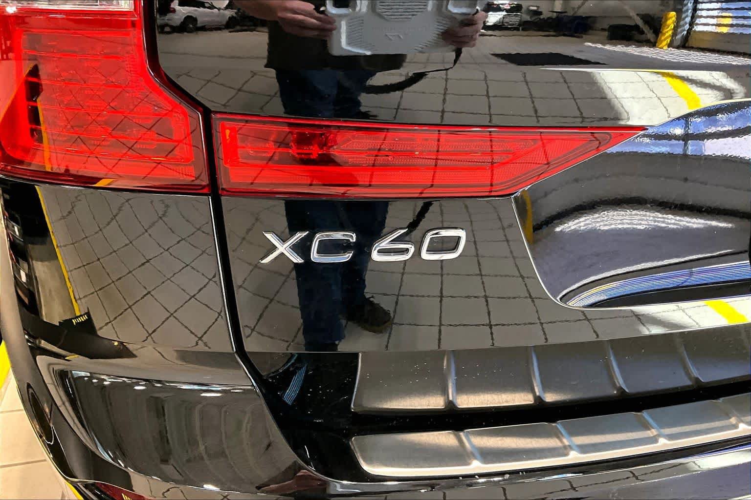 Certified 2024 Volvo XC60 B5 Core w/ Protection Package Premier AWD/4WD image 31