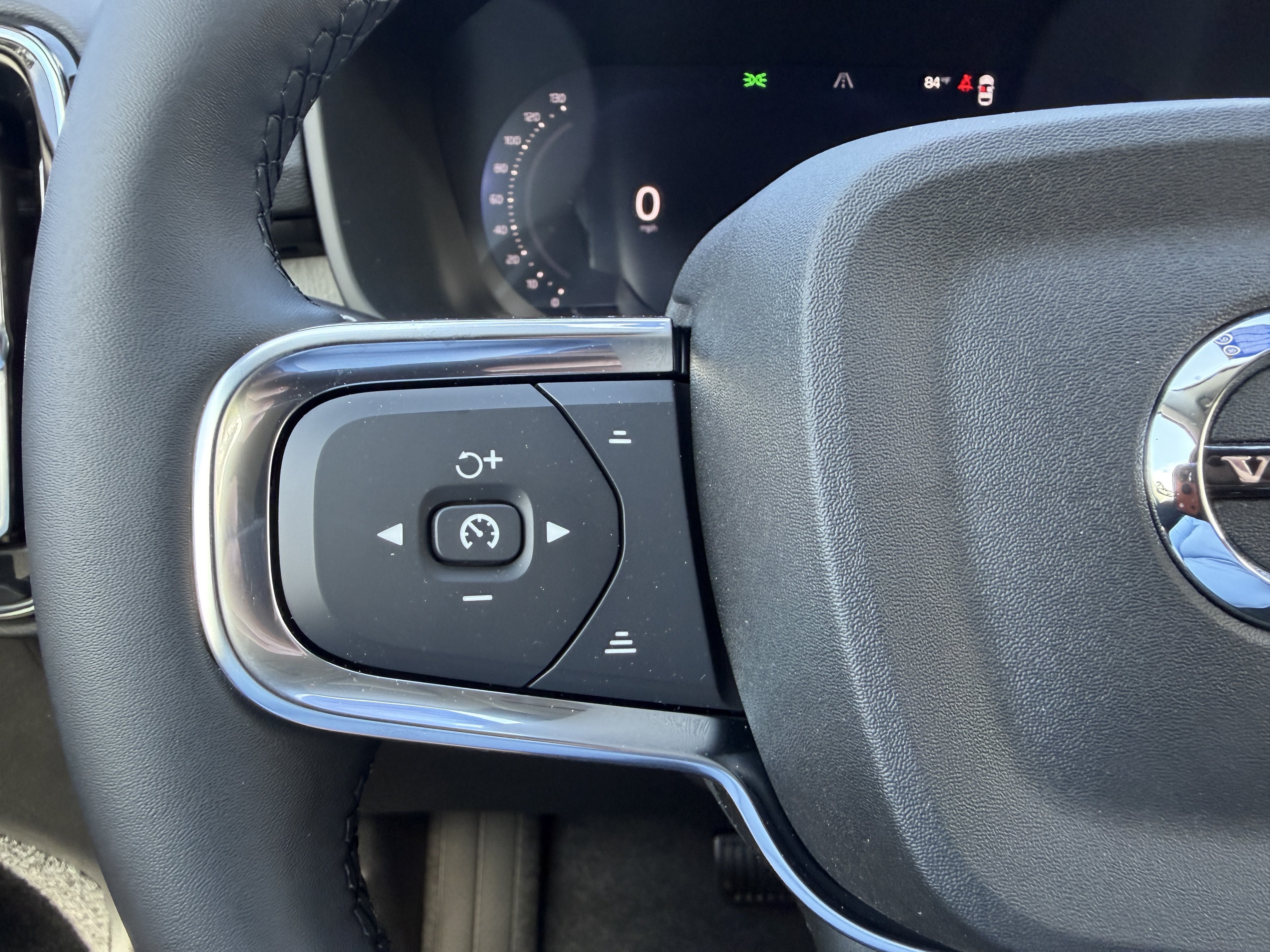 New 2026 Volvo XC40 B4 Core w/ Climate Package FWD image 28