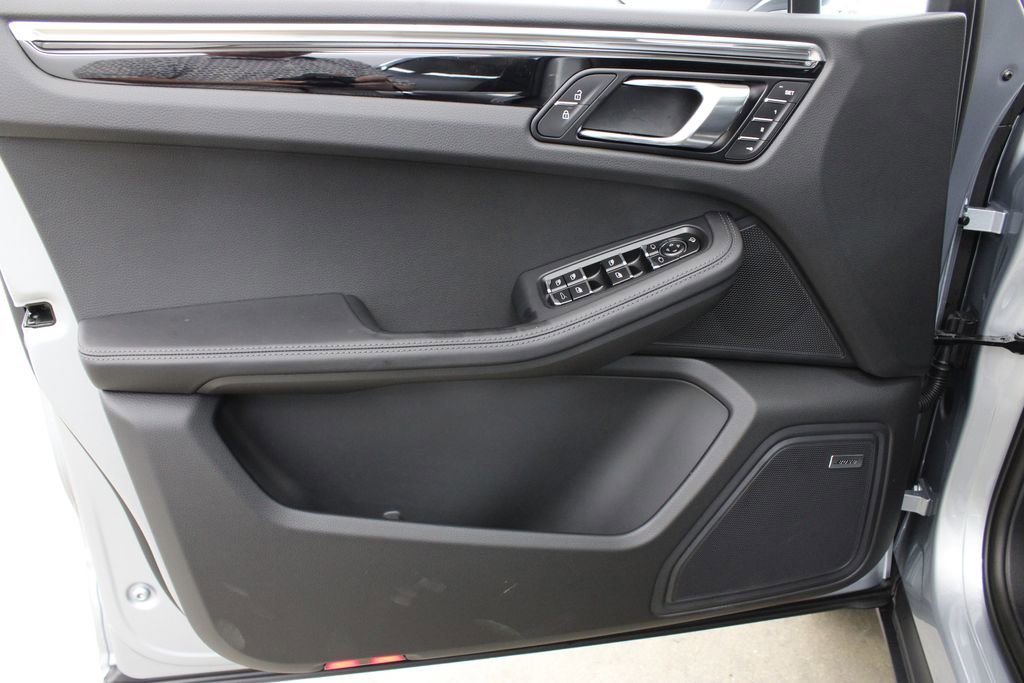 New 2026 Porsche Macan image 21