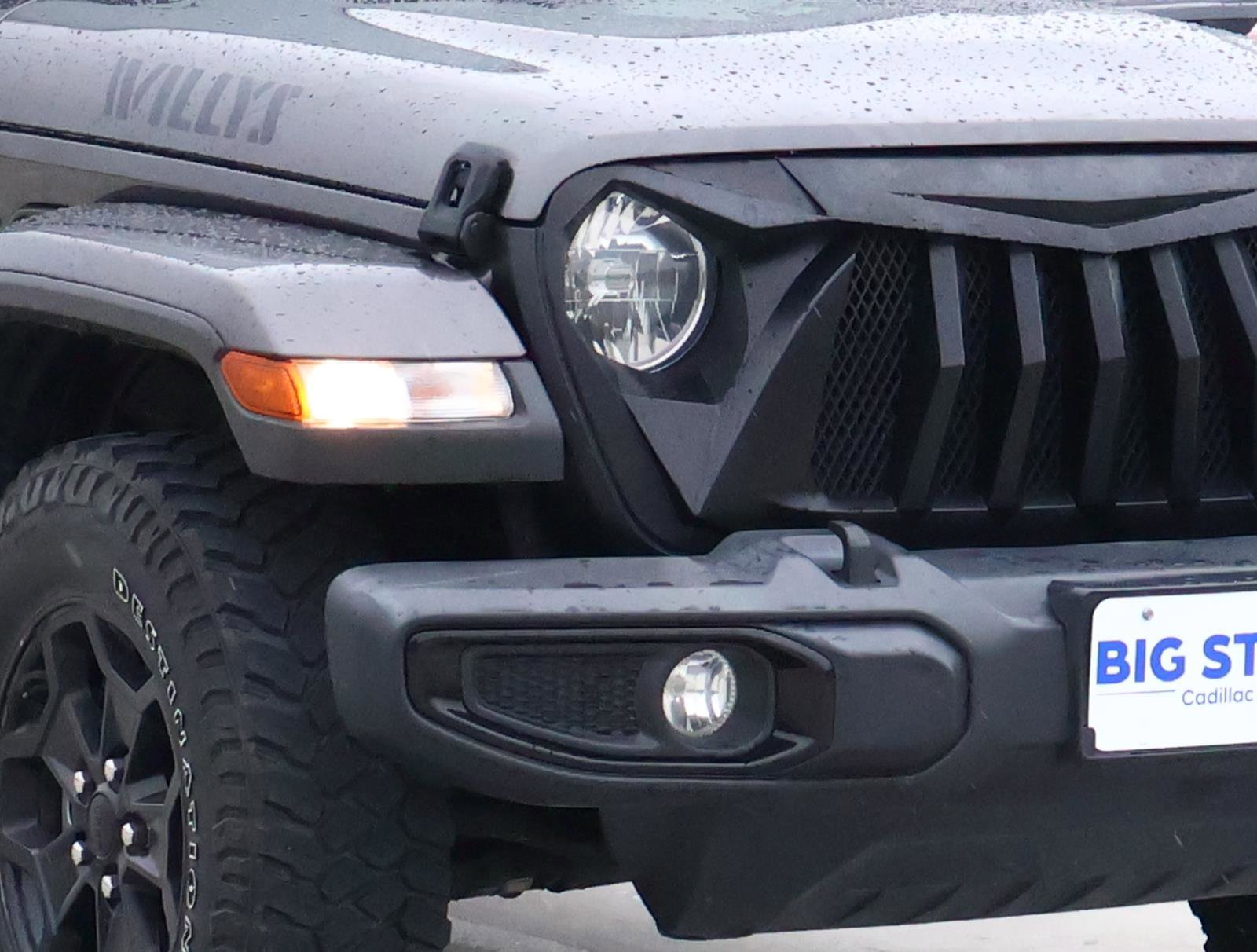 Used 2021 Jeep Gladiator Willys image 8