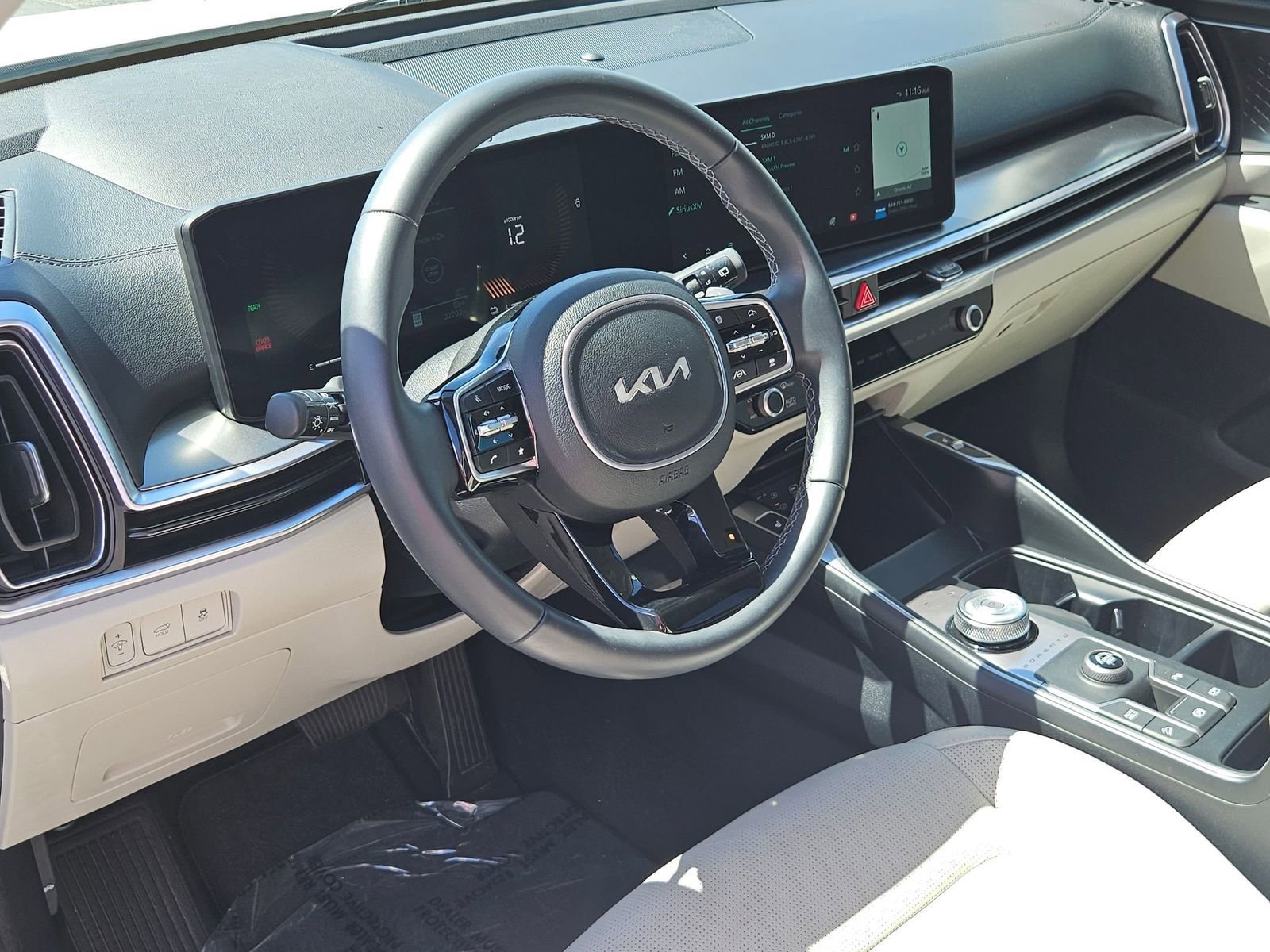 Used 2025 Kia Sorento EX image 13