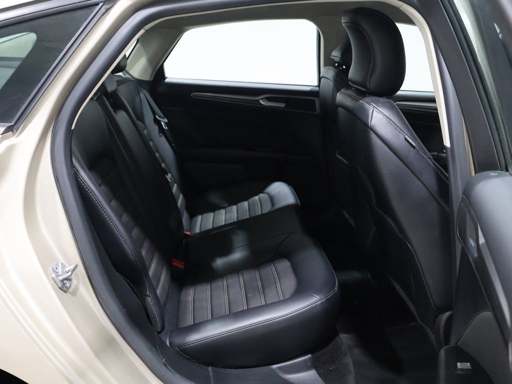 Used 2017 Ford Fusion SE image 8