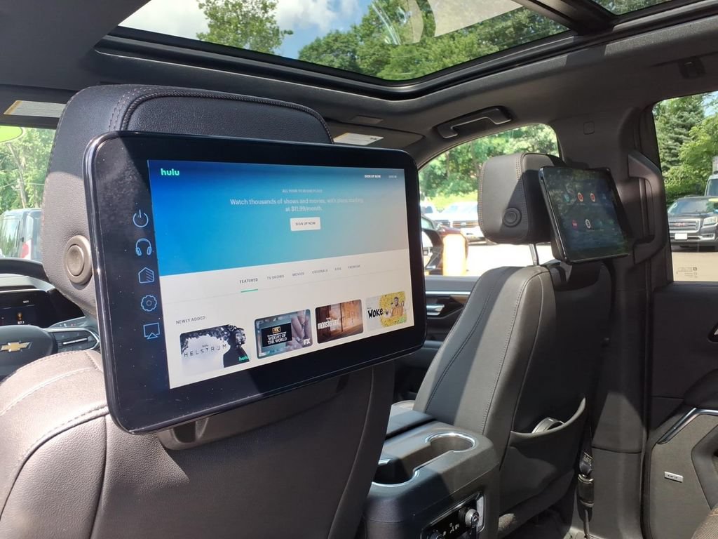 Used 2025 Chevrolet Tahoe High Country AWD/4WD image 18