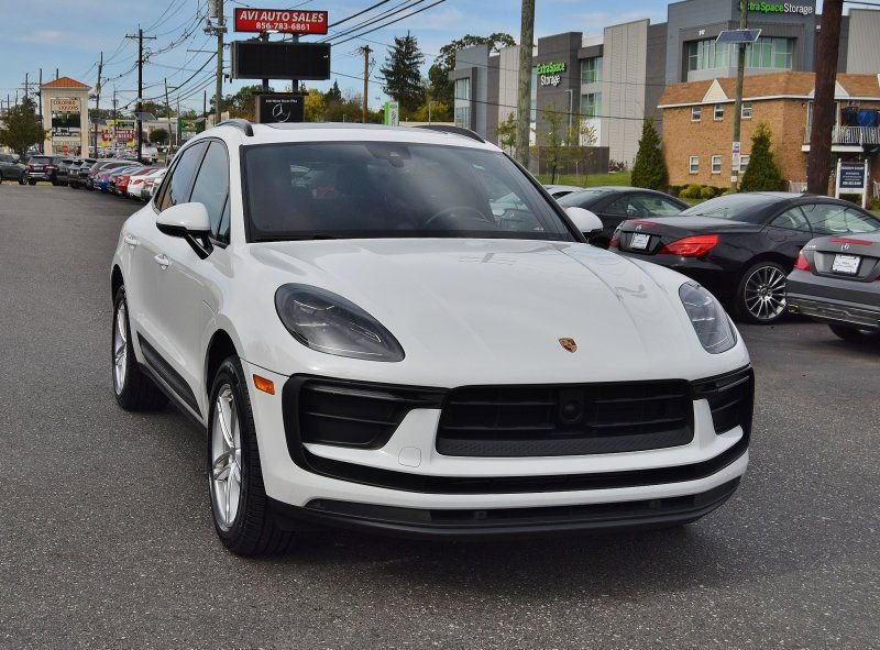 Used 2023 Porsche Macan image 8