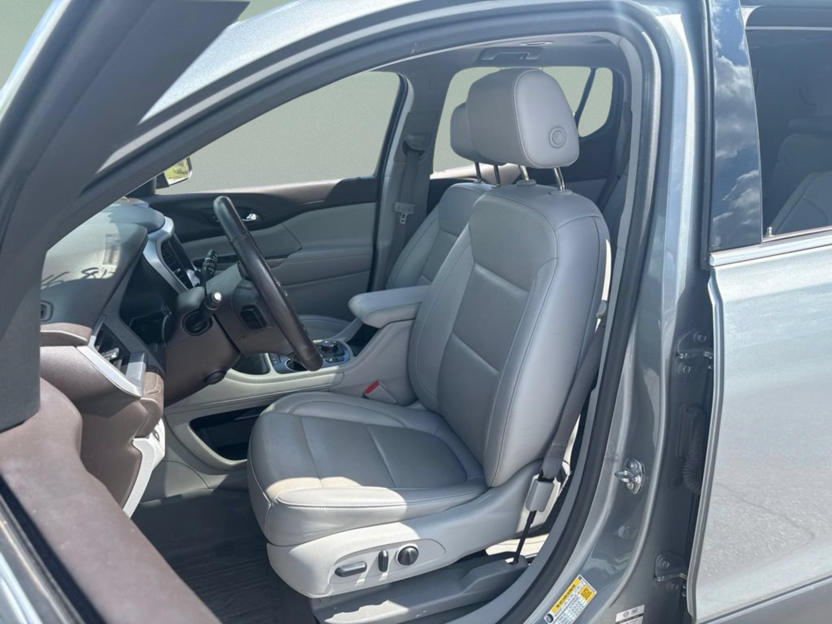 Used 2023 GMC Acadia SLT w/ Preferred Package FWD image 23