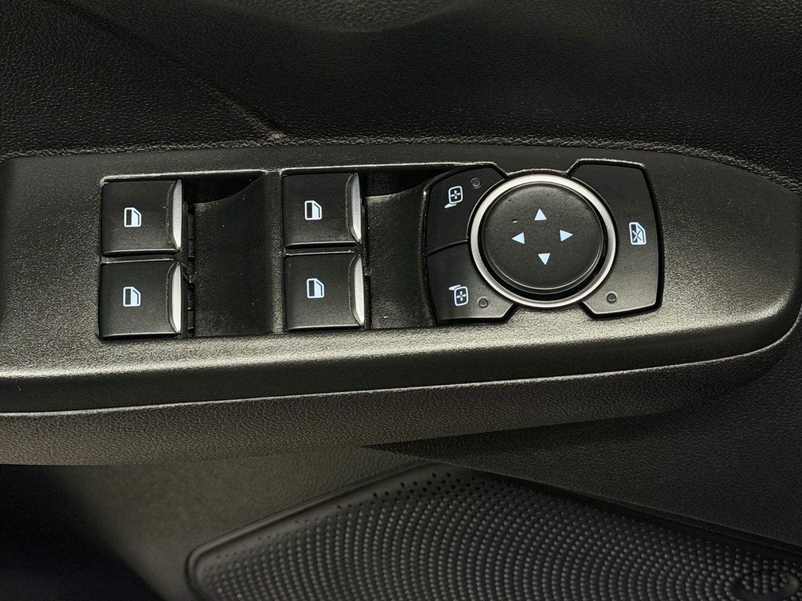 Used 2022 Ford Escape SE image 18