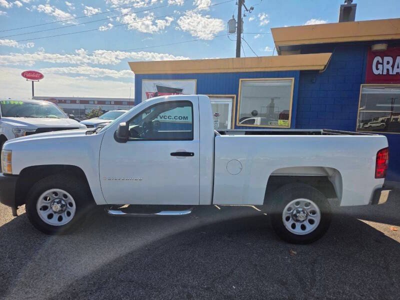 Used 2009 Chevrolet Silverado 1500 W/T RWD image 2