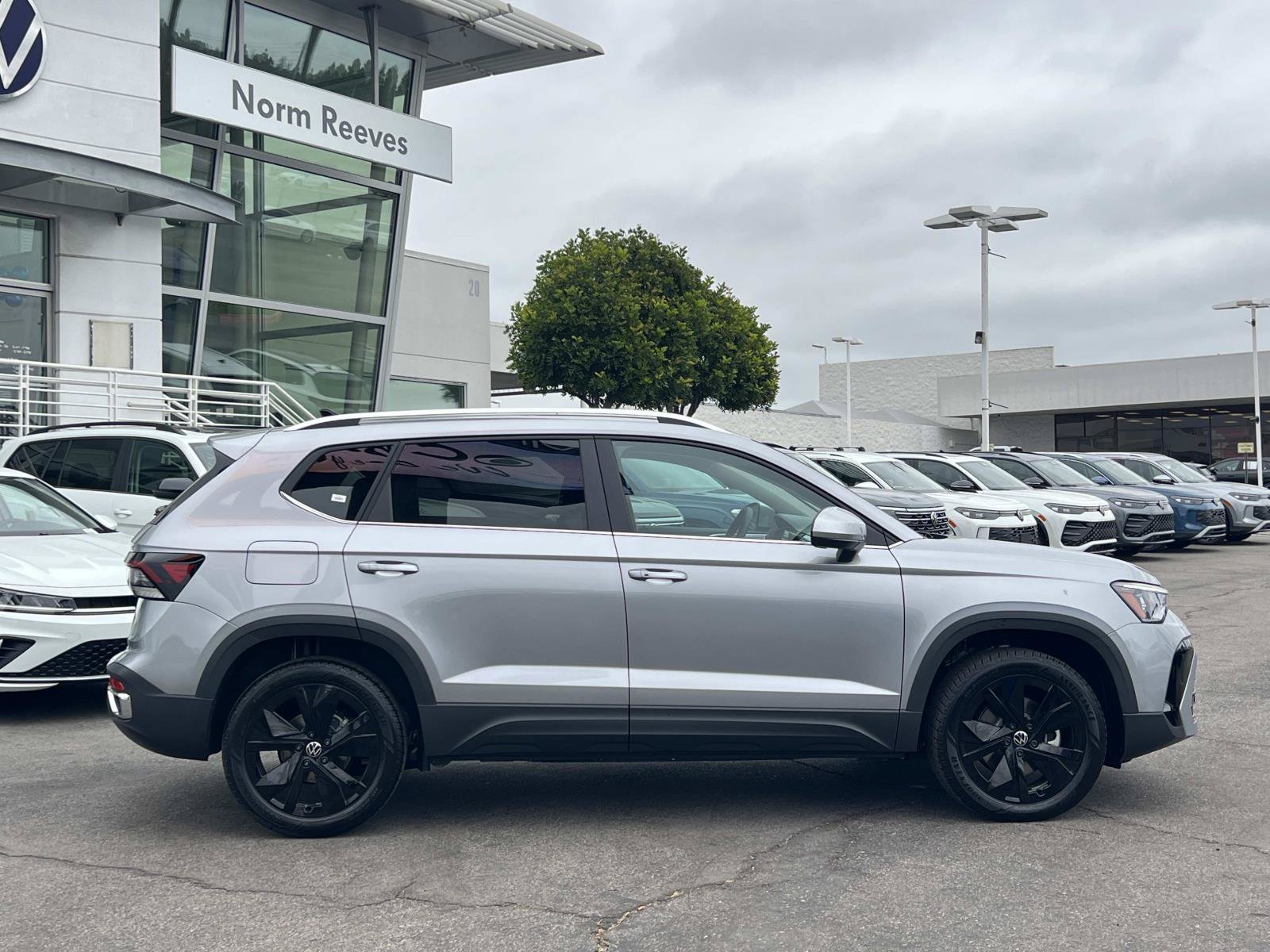 New 2026 Volkswagen Taos SE FWD image 27