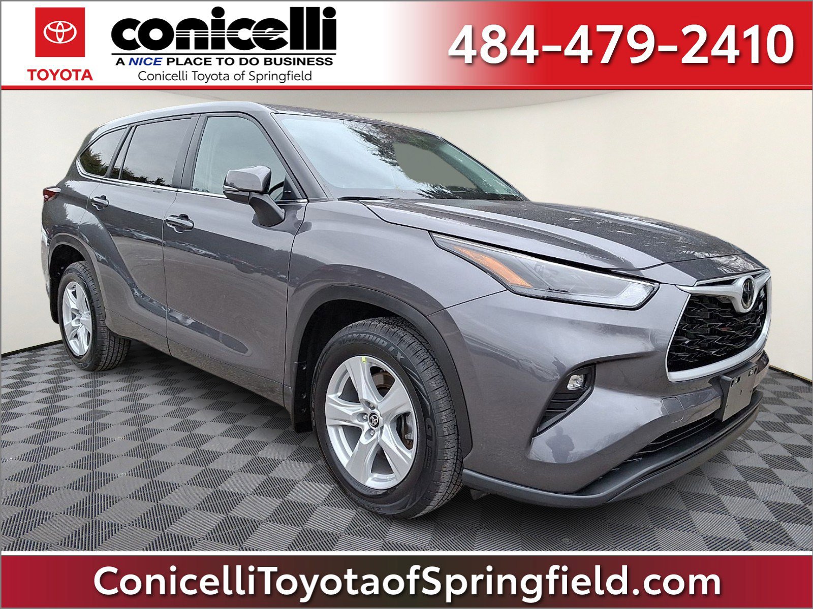Used 2024 Toyota Highlander LE image 1