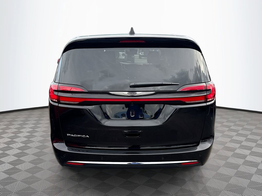 Used 2026 Chrysler Pacifica Select image 7