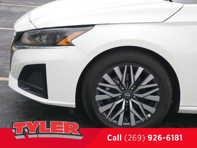 Used 2025 Nissan Altima 2.5 SV FWD image 38