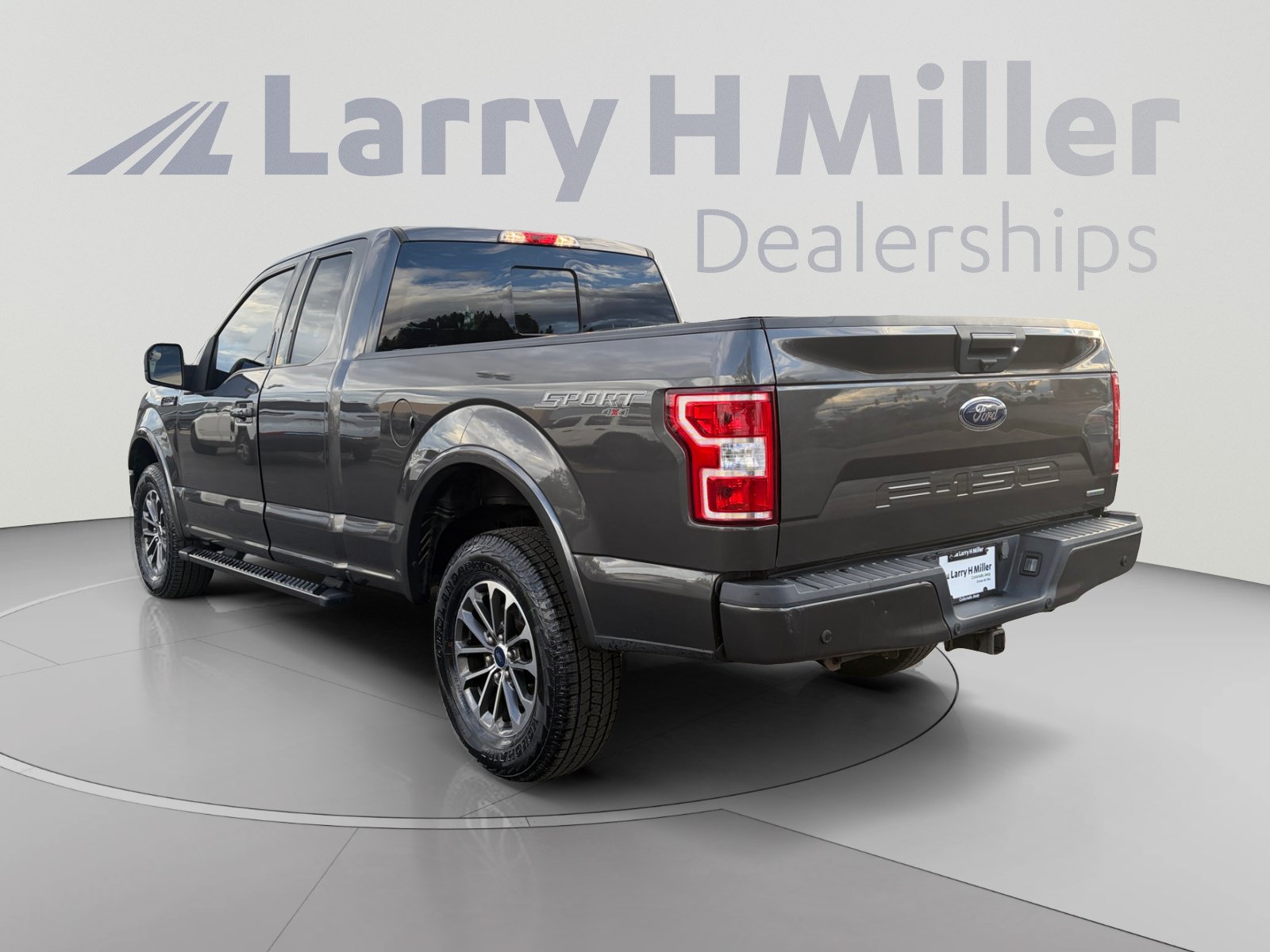 Used 2018 Ford F150 XLT w/ Equipment Group 302A Luxury AWD/4WD image 3