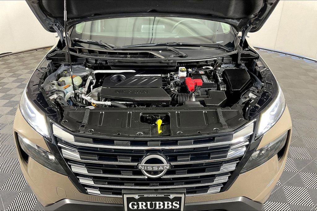 Used 2025 Nissan Rogue SV image 13