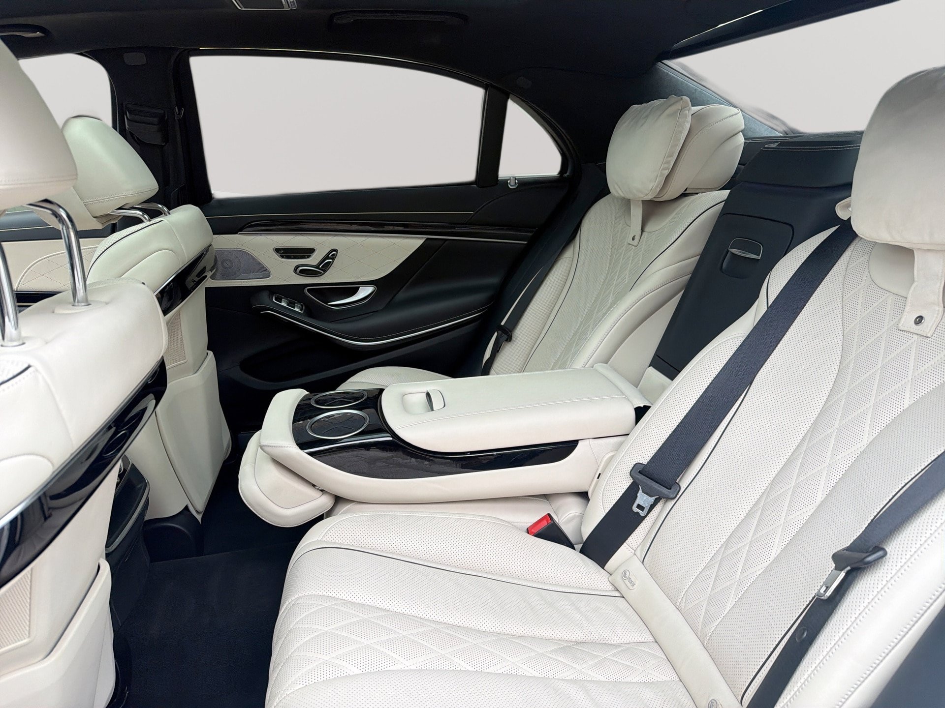 Used 2017 Mercedes-Benz S 550 Sedan image 27