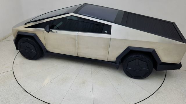 Used 2024 Tesla Cybertruck AWD Crew Cab image 75