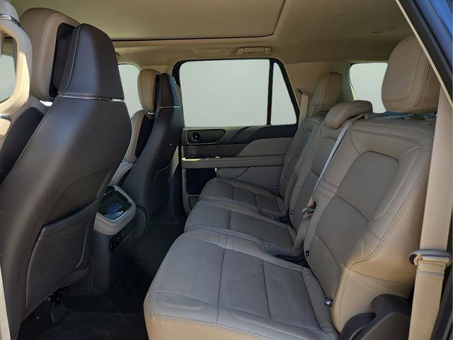 Used 2022 Lincoln Navigator L Reserve image 16