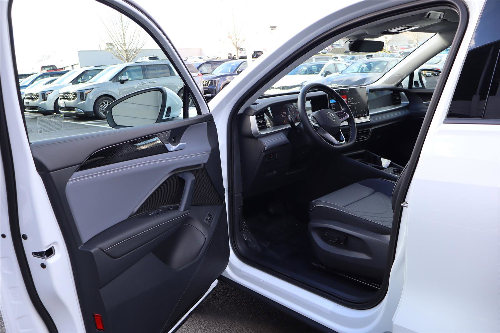 New 2026 Volkswagen Tiguan SE image 11