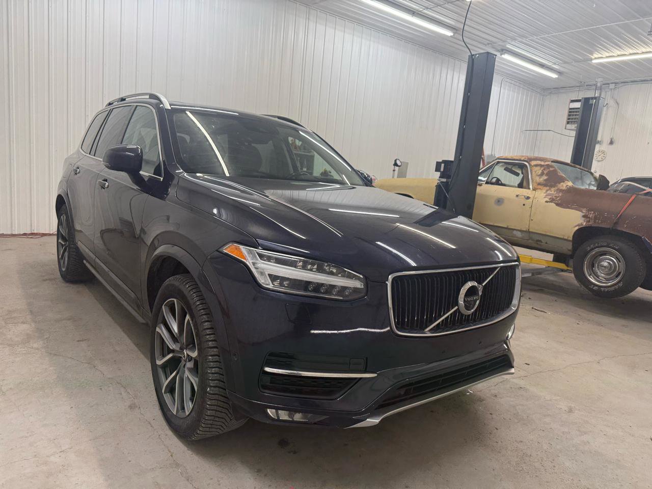 Used 2017 Volvo XC90 T6 Momentum w/ Vision Package image 12