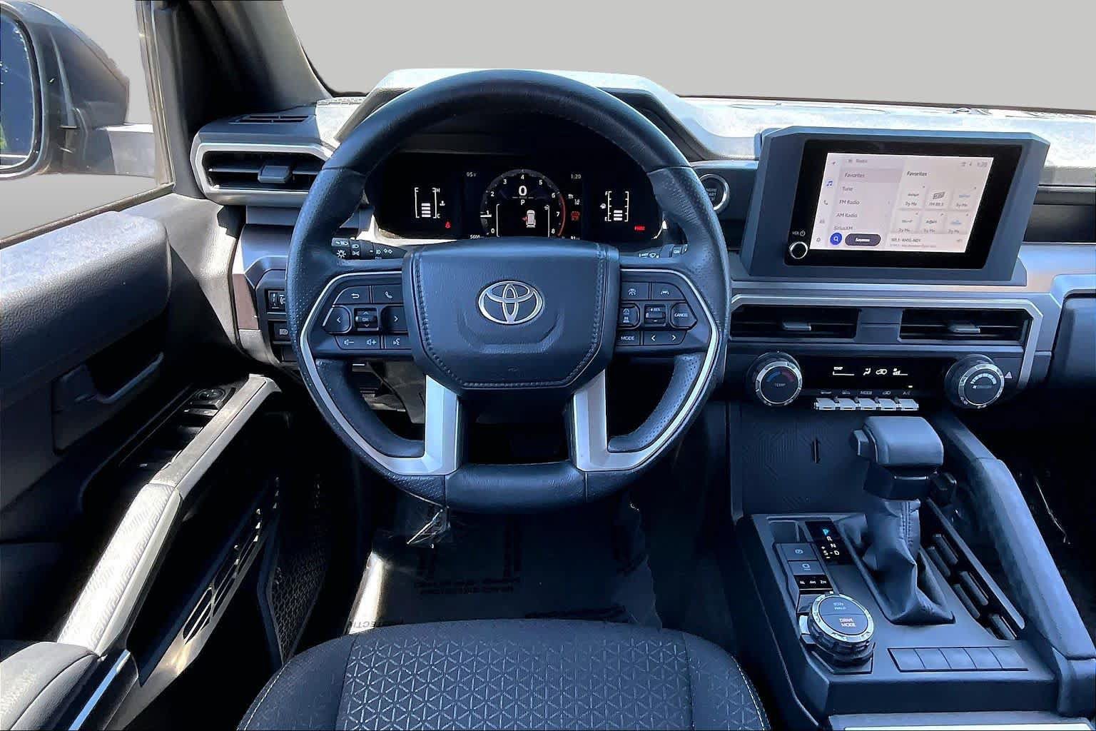 Used 2025 Toyota 4Runner SR5 AWD/4WD image 5