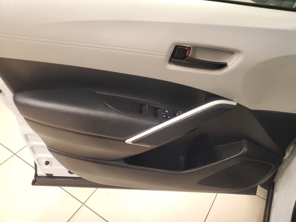 Used 2025 Toyota Corolla Cross L image 17