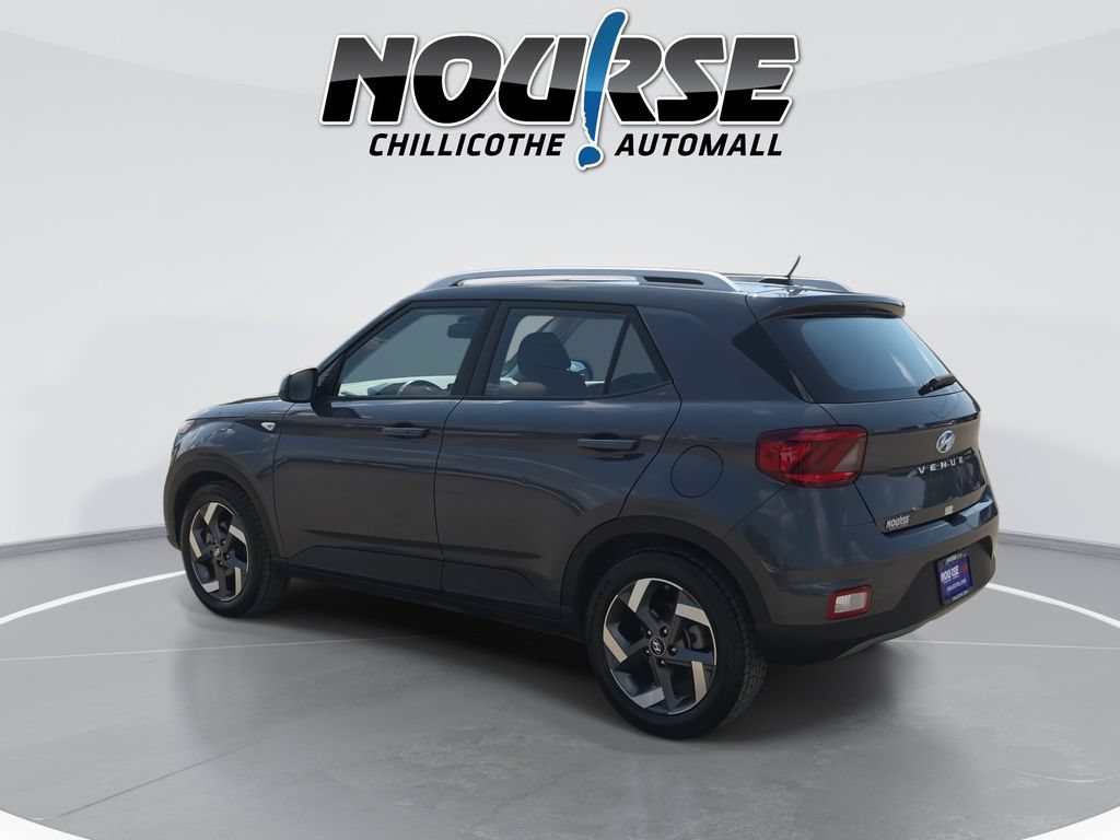 Used 2024 Hyundai Venue SEL FWD image 6